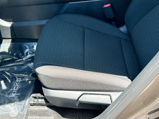 Vehicle image 13 of 19