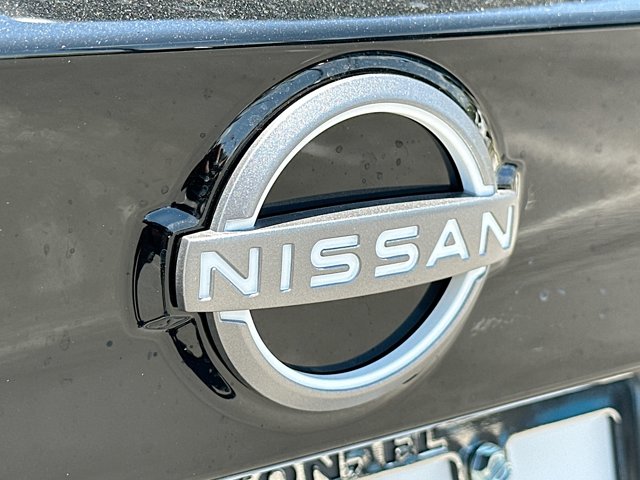 Vehicle image 17 of 19