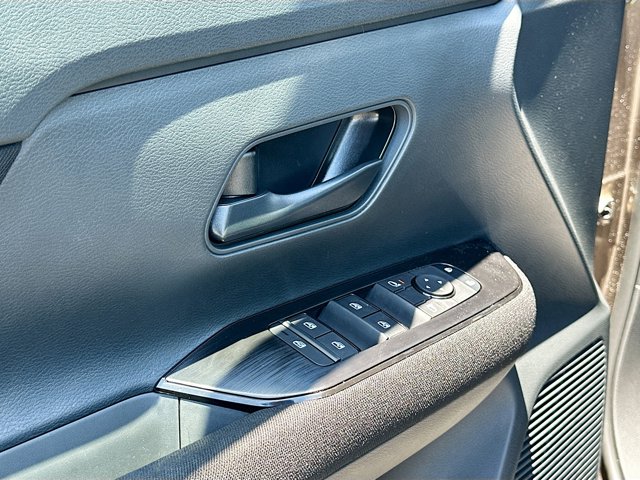 Vehicle image 12 of 19
