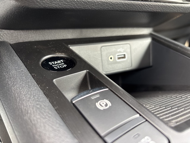 Vehicle image 37 of 67