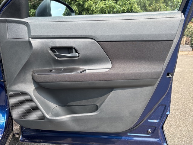Vehicle image 23 of 67