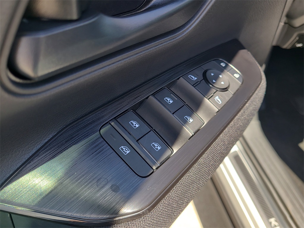 Vehicle image 15 of 16
