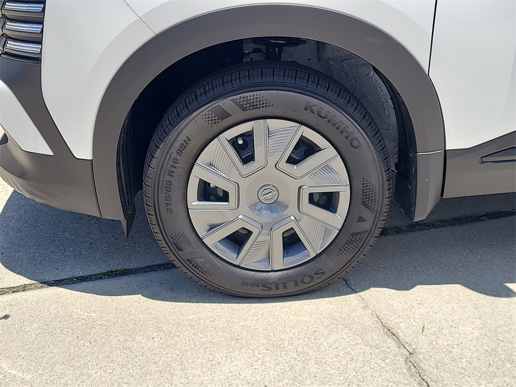 Vehicle image 4 of 16