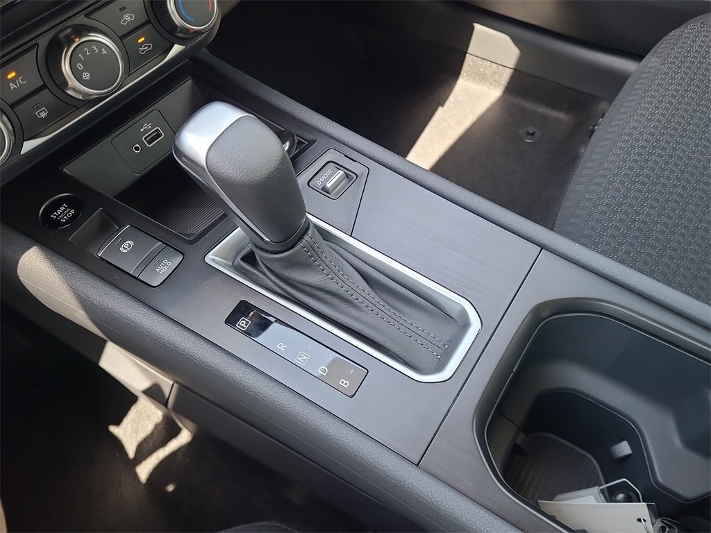 Vehicle image 13 of 16