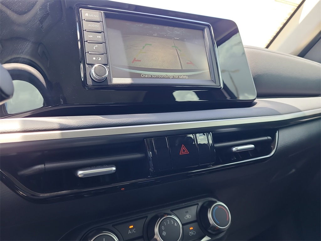 Vehicle image 11 of 16