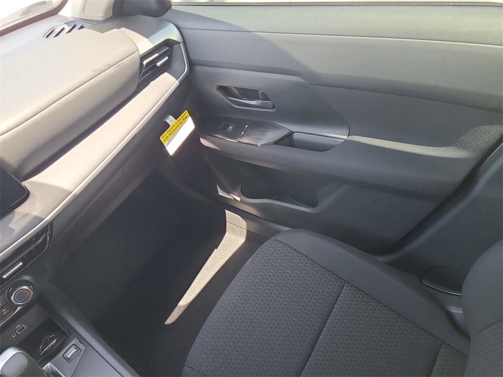 Vehicle image 14 of 16