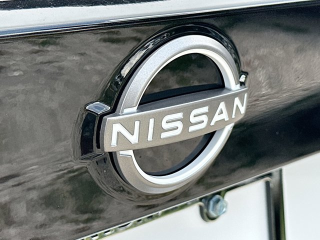 Vehicle image 17 of 19