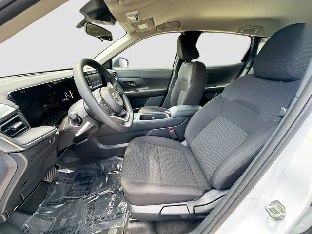 Vehicle image 14 of 19