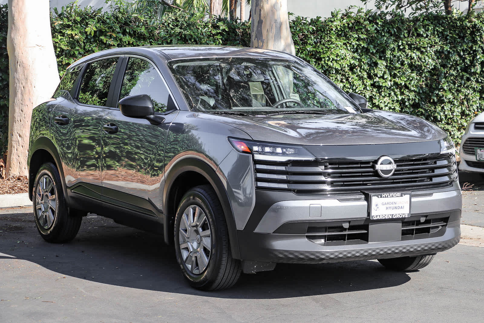 2025 Nissan Kicks S Image 3 of 27