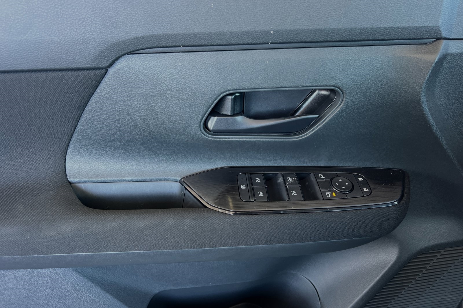 Vehicle image 11 of 23