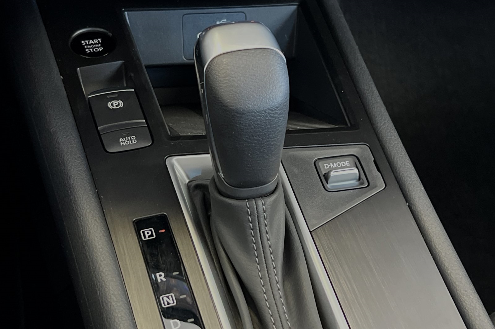 Vehicle image 21 of 23