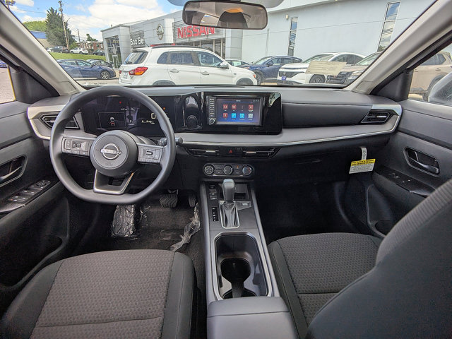 Vehicle image 13 of 27