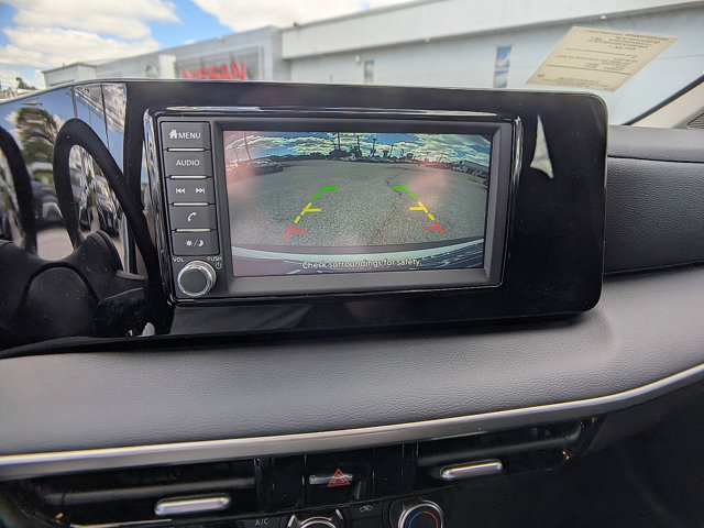 Vehicle image 15 of 27