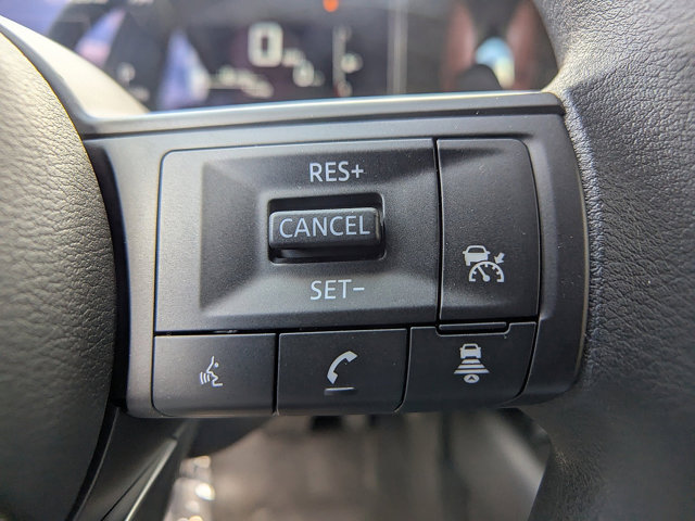 Vehicle image 21 of 27