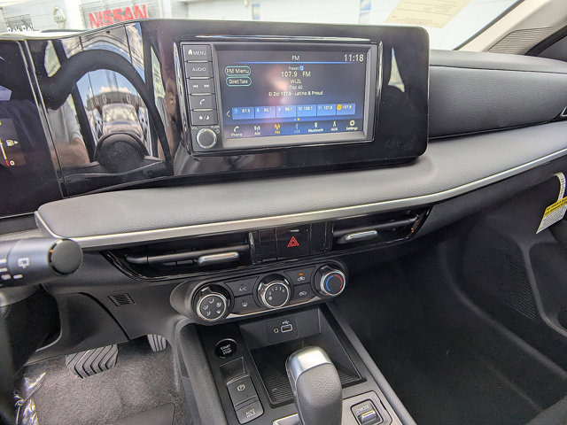 Vehicle image 16 of 27
