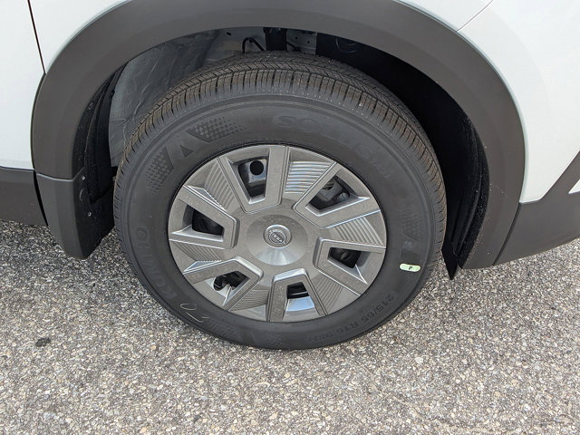 Vehicle image 8 of 27