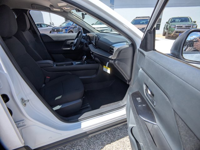 Vehicle image 8 of 25