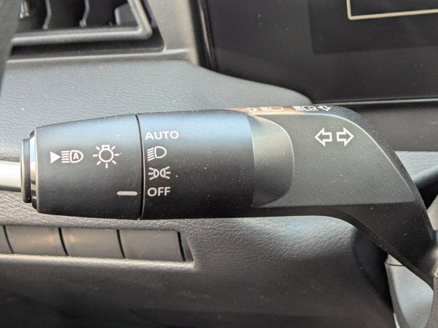Vehicle image 21 of 25
