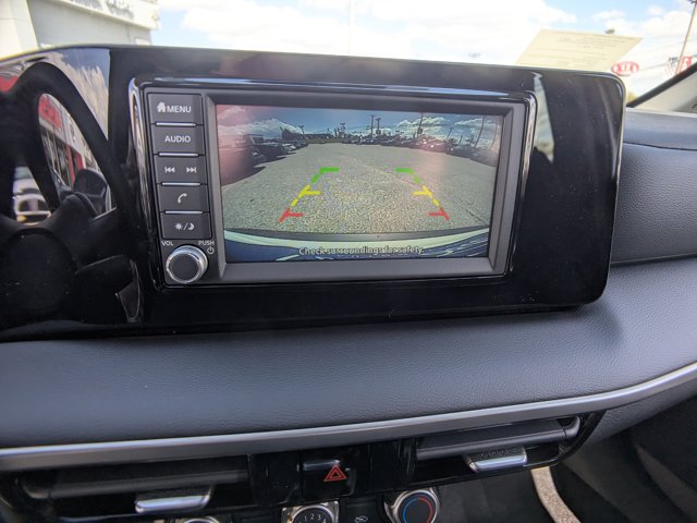 Vehicle image 14 of 25