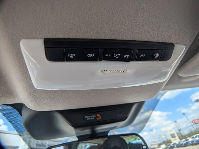 Vehicle image 12 of 25