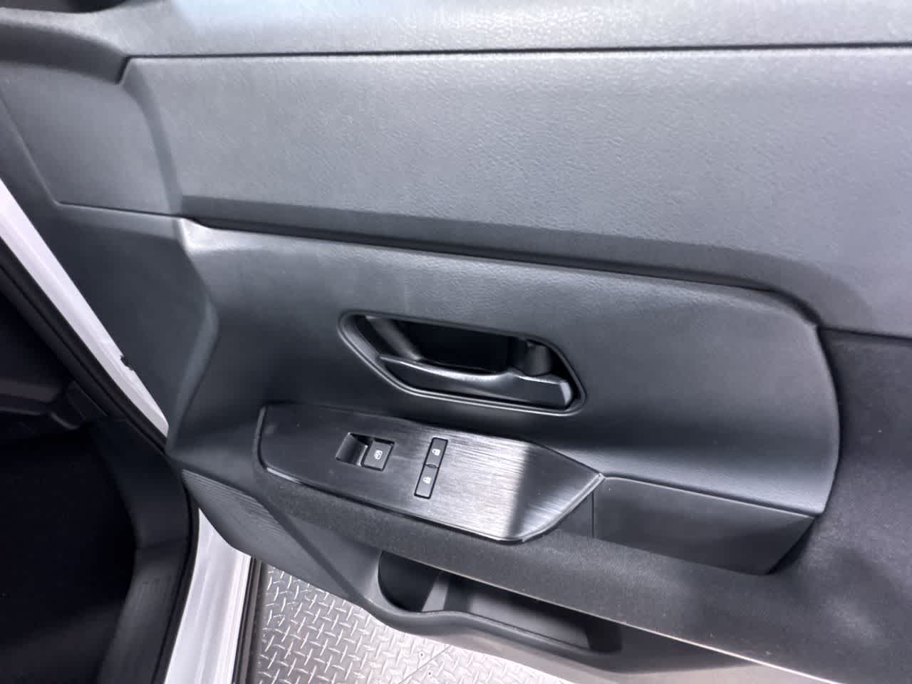 Vehicle image 32 of 40