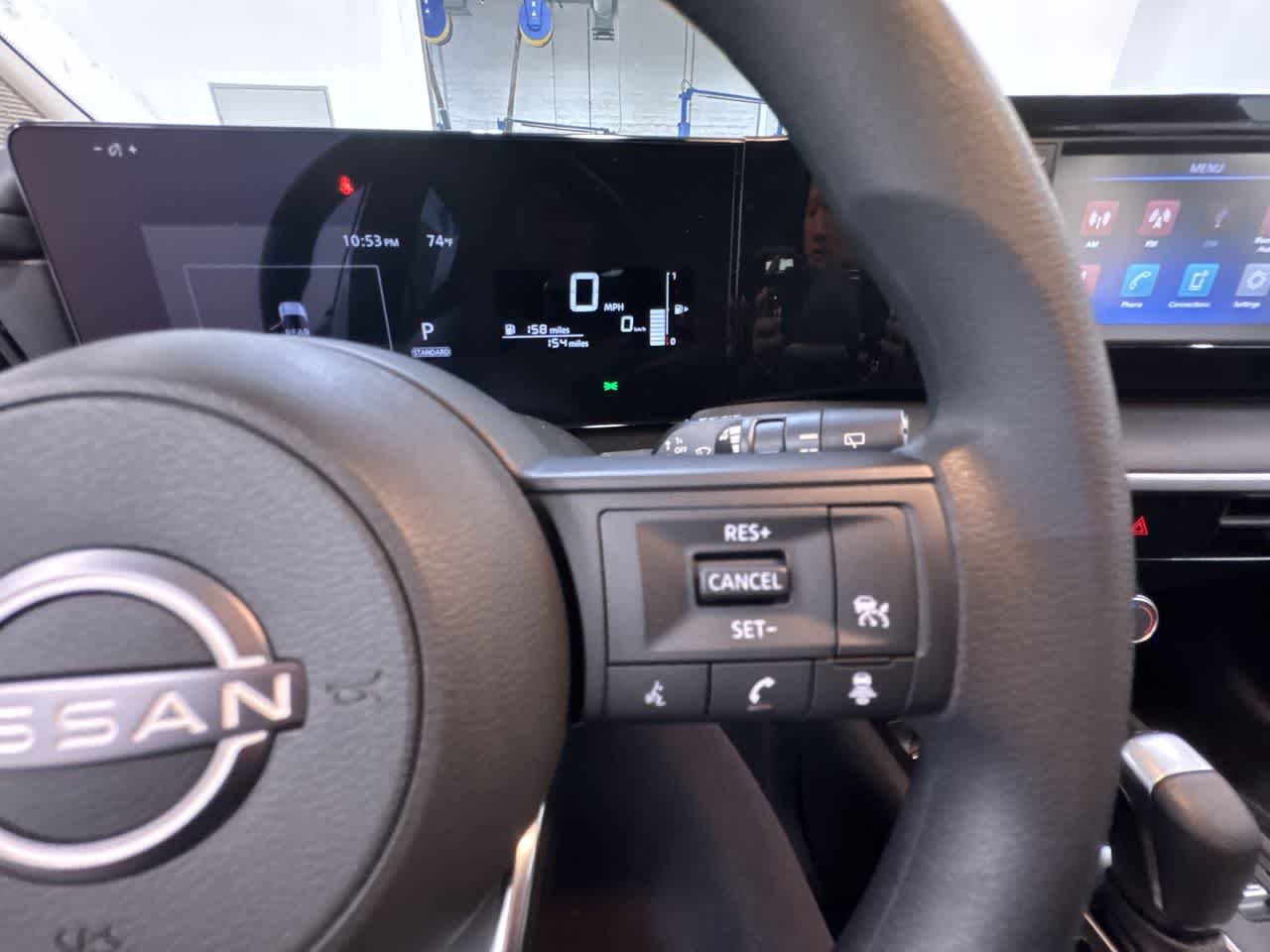 Vehicle image 33 of 40