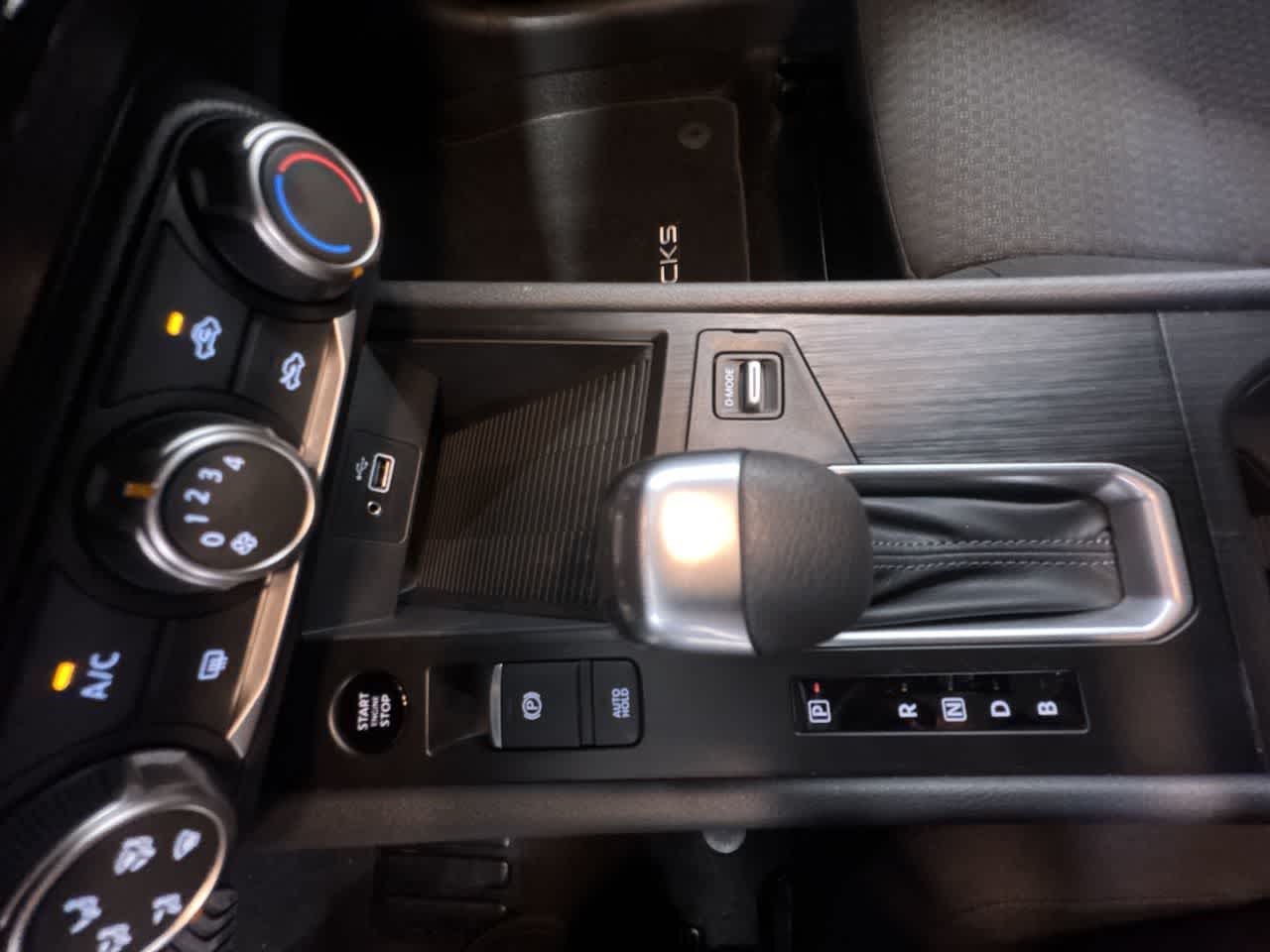 Vehicle image 23 of 40