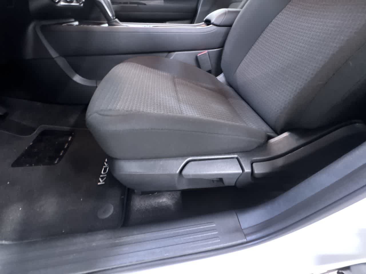 Vehicle image 37 of 40