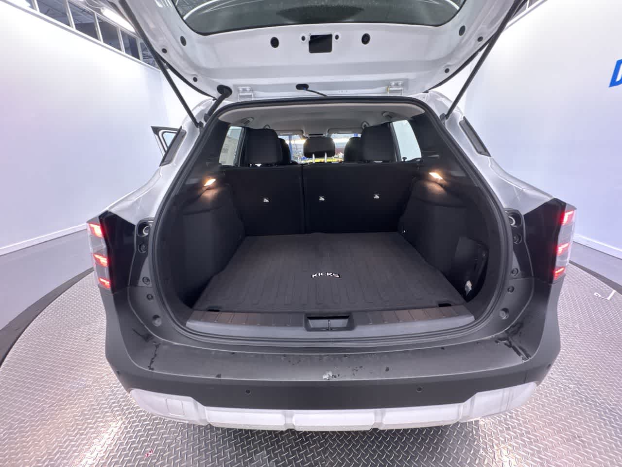 Vehicle image 12 of 40