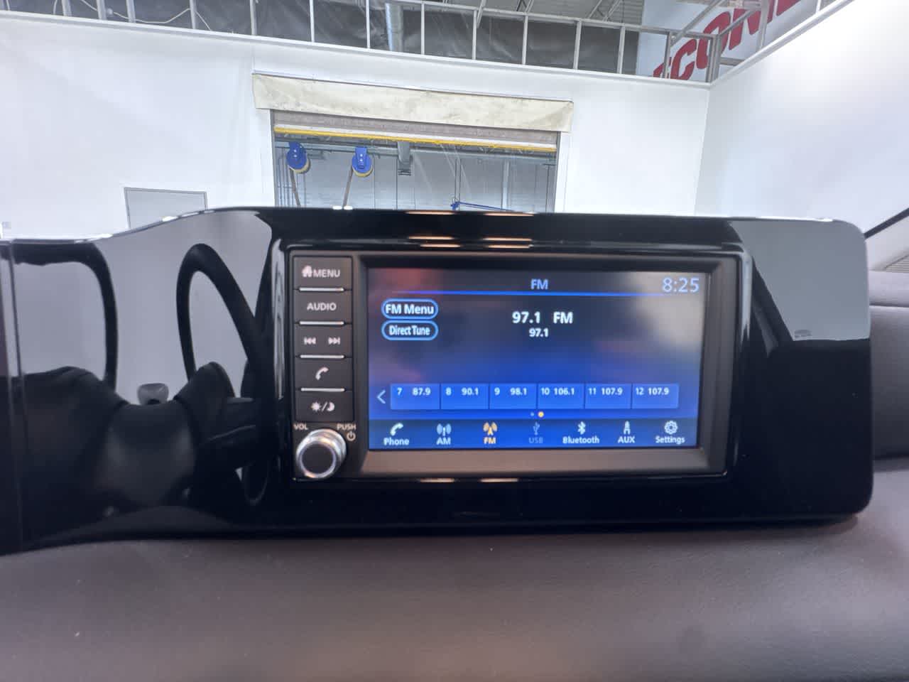 Vehicle image 22 of 40