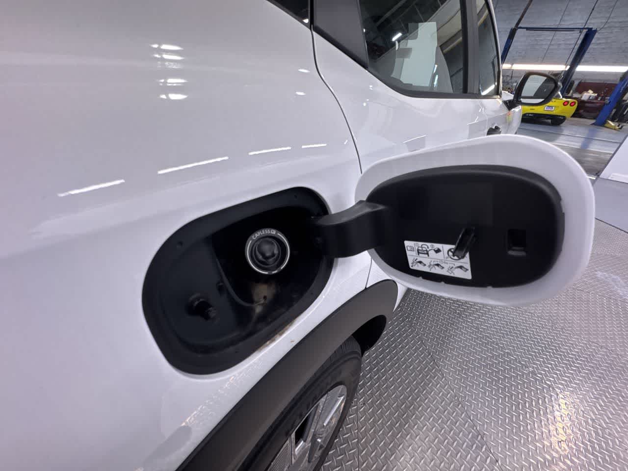 Vehicle image 27 of 40