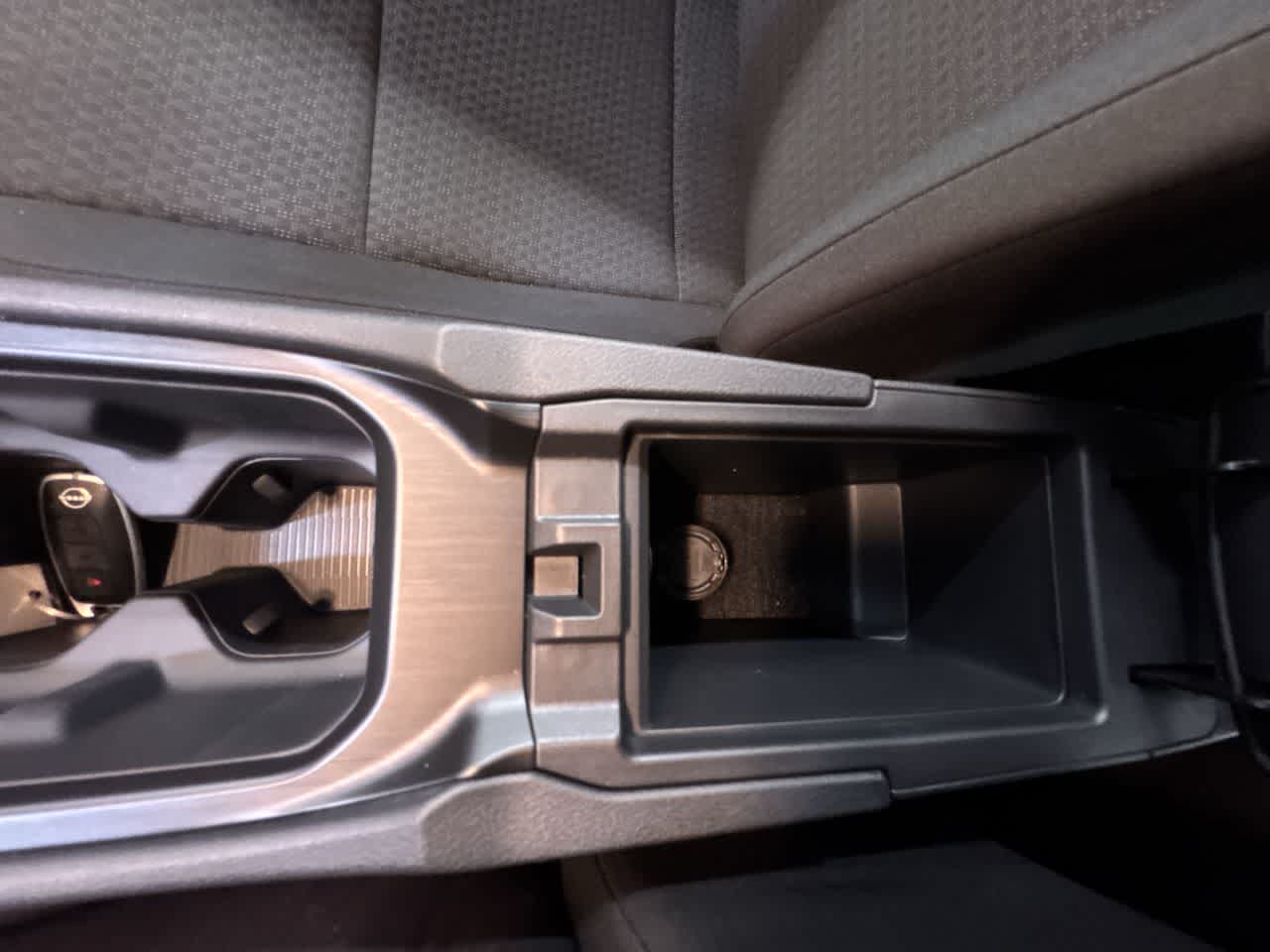 Vehicle image 28 of 40