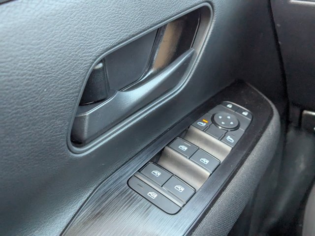 Vehicle image 21 of 26