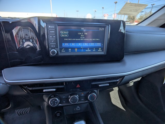 Vehicle image 13 of 26