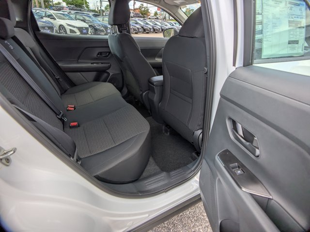 Vehicle image 10 of 27