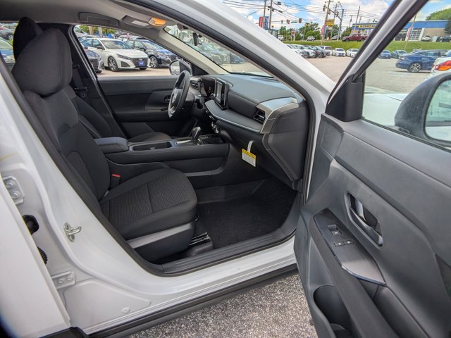 Vehicle image 9 of 27