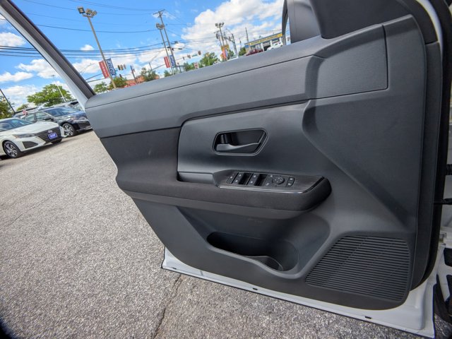 Vehicle image 19 of 27