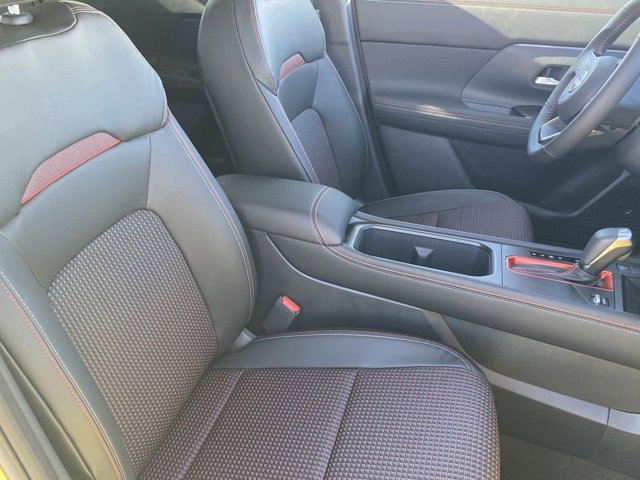 2025 Nissan Kicks SR Image 7 of 18