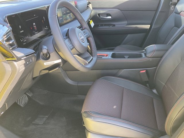2025 Nissan Kicks SR Image 12 of 18