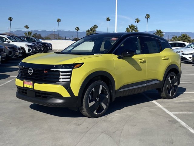 2025 Nissan Kicks SR Image 1 of 18