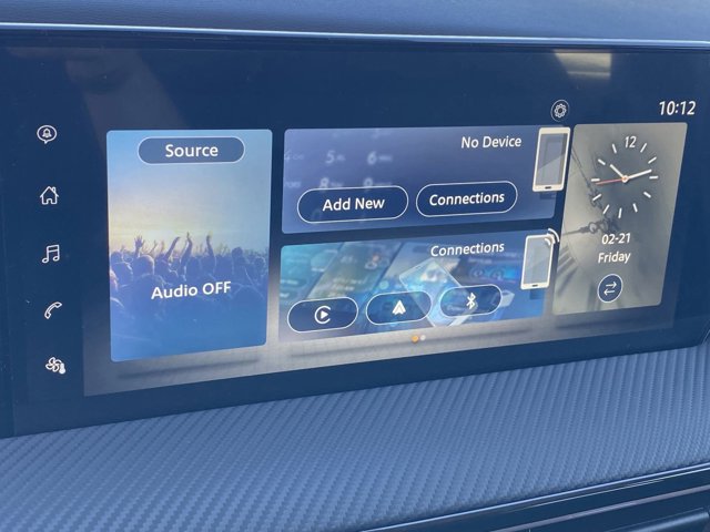 2025 Nissan Kicks SR Image 13 of 18