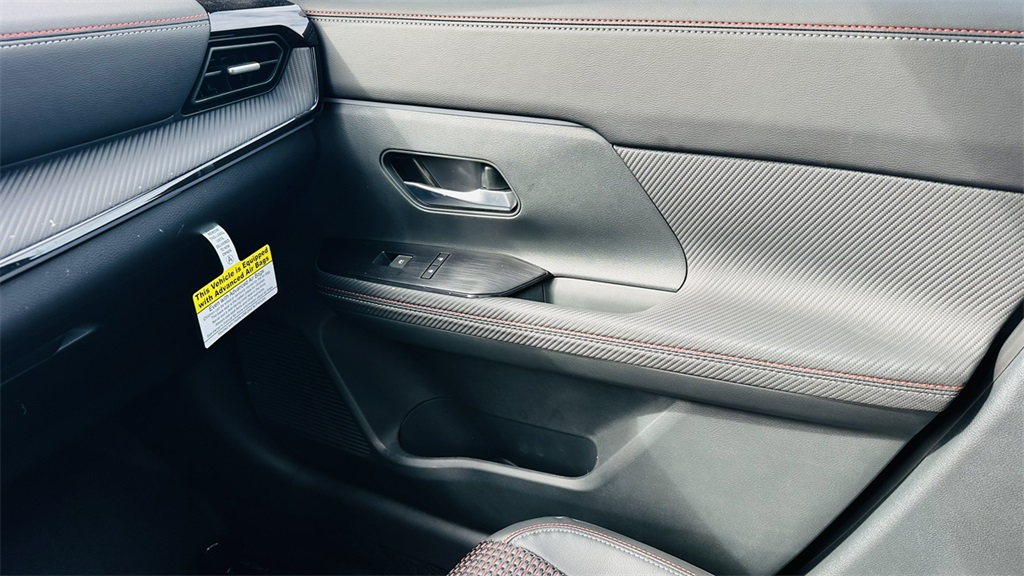 Vehicle image 23 of 29