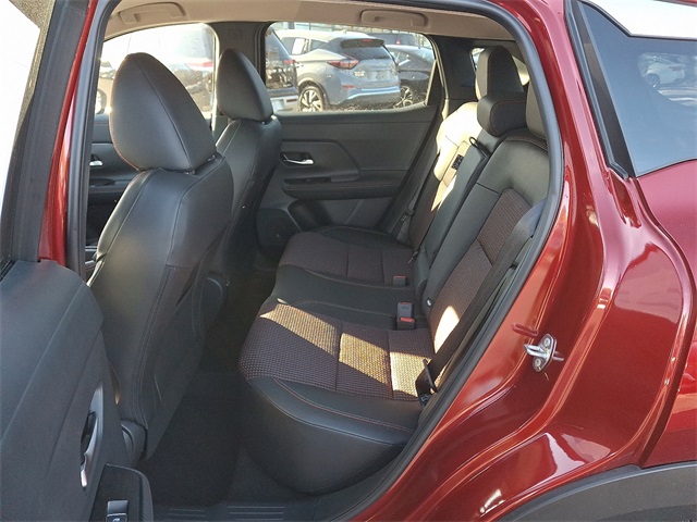 2025 Nissan Kicks SR Image 5 of 8