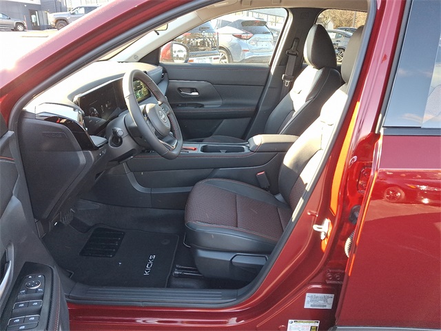 2025 Nissan Kicks SR Image 6 of 8