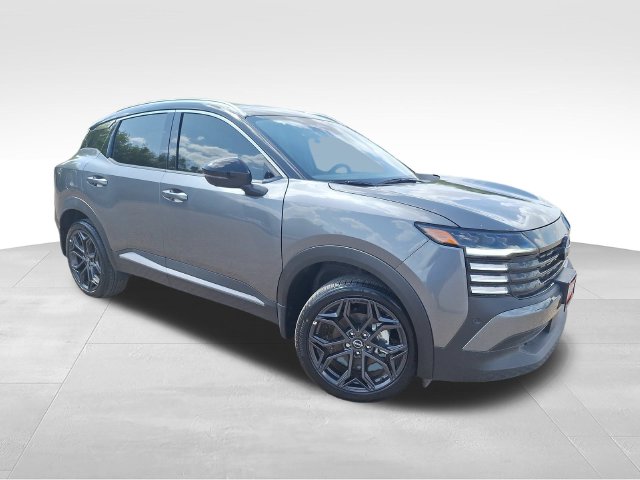 2025 Nissan Kicks SR Image 3 of 34