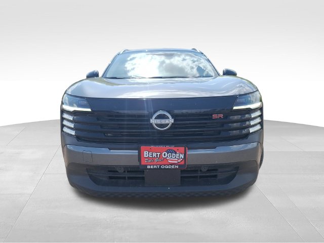 2025 Nissan Kicks SR Image 2 of 34