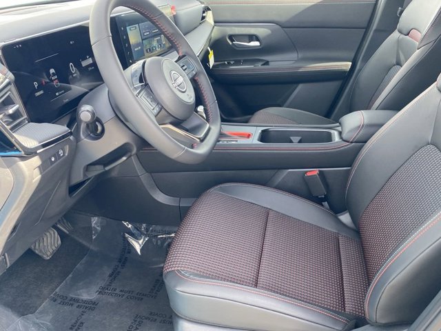2025 Nissan Kicks SR Image 12 of 16