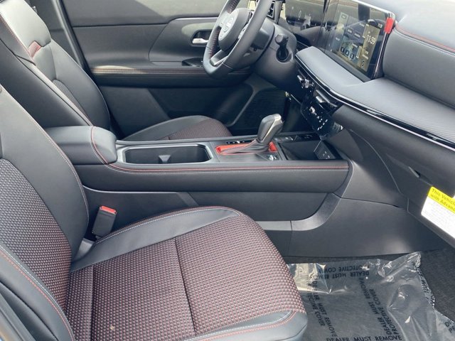 2025 Nissan Kicks SR Image 8 of 16