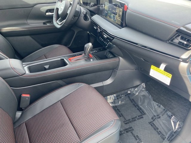 2025 Nissan Kicks SR Image 9 of 16