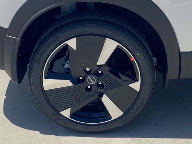 2025 Nissan Kicks SR Image 6 of 16